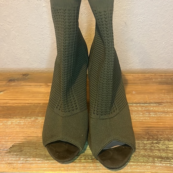 Nicole Miller Green Knitty Sweater Heeled Booties - Size 9 - Picture 3 of 9